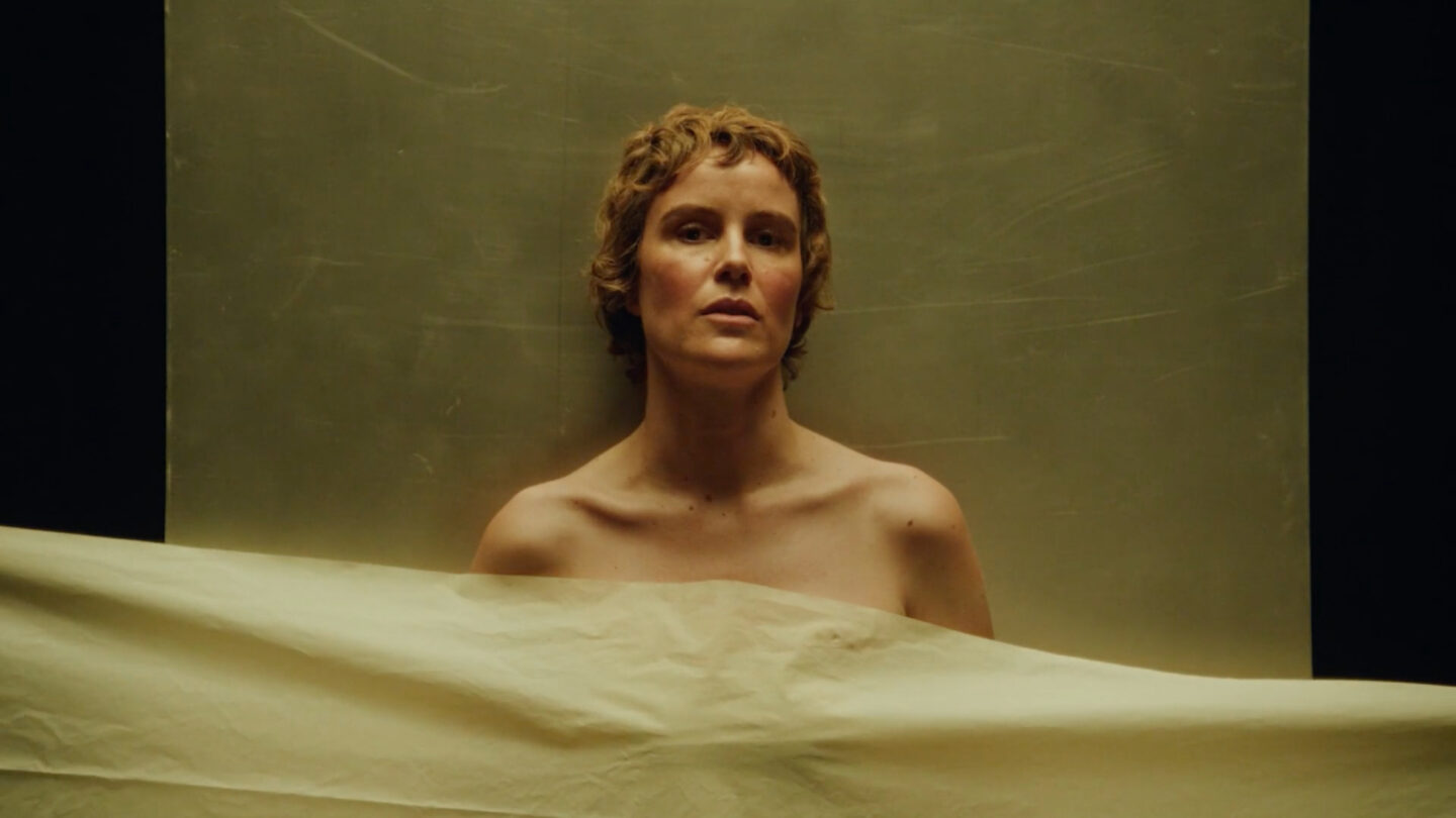 (un)becoming